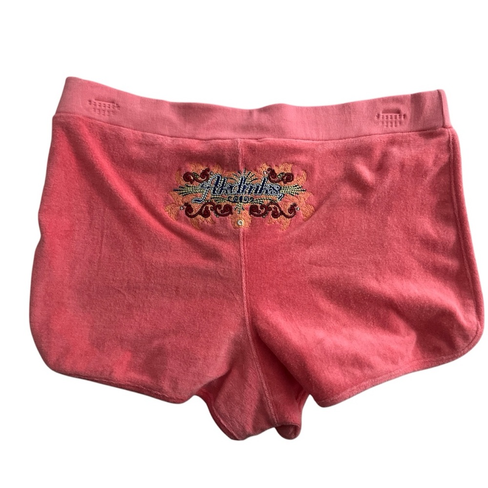 Pink and sporty embroided shorts